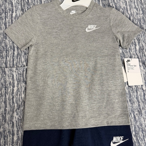 Nike Bundle 2 Piece Set size 4T-5 (New with tags) - Picture 3 of 4